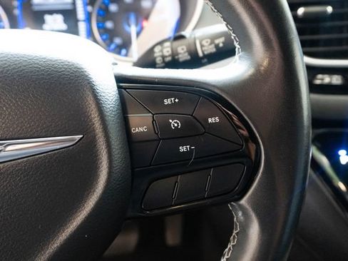 Used 2020 Chrysler Pacifica Touring w/ S Appearance Package FWD image 22