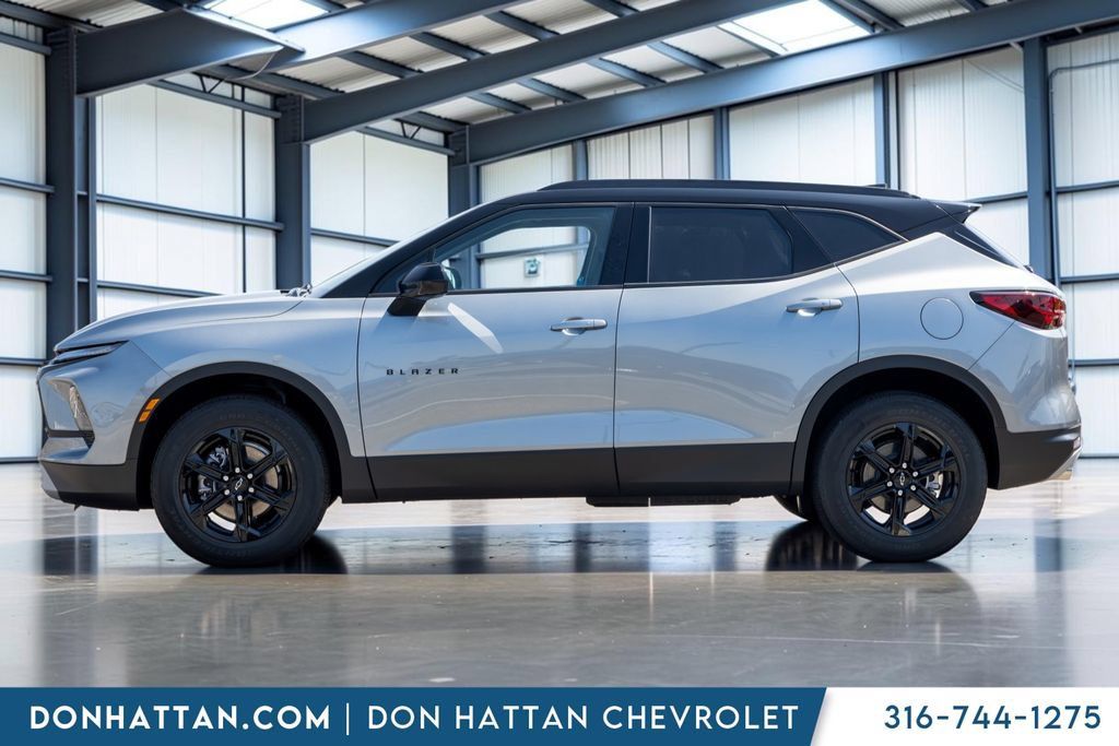 New 2025 Chevrolet Blazer LT w/ Convenience Package FWD image 2