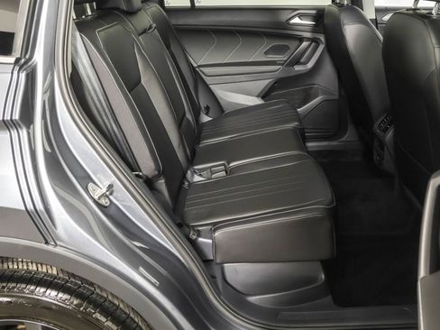 Used 2024 Volkswagen Tiguan SE image 38