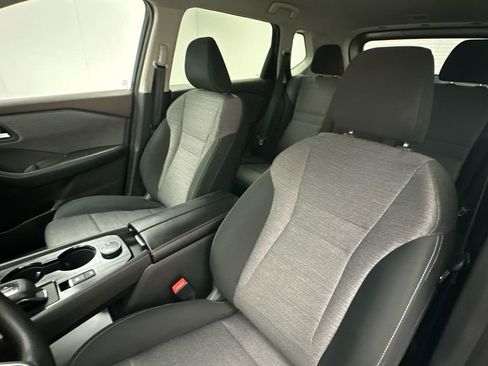 Used 2023 Nissan Rogue SV image 9