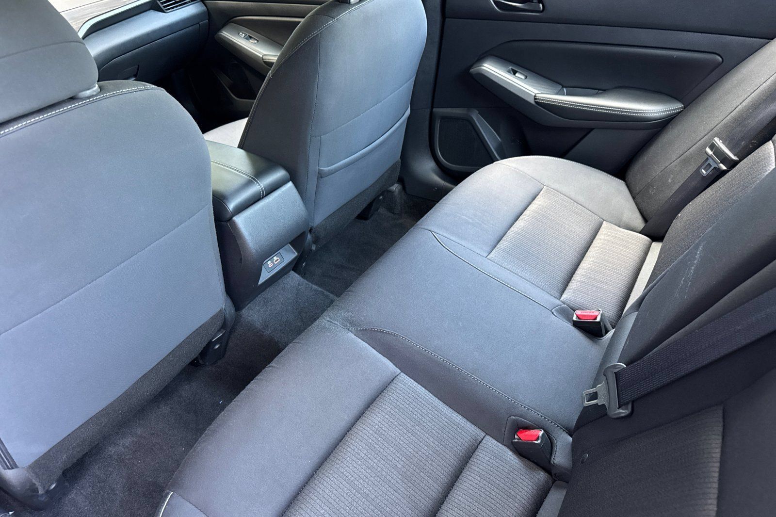 Used 2025 Nissan Altima 2.5 SV FWD image 12