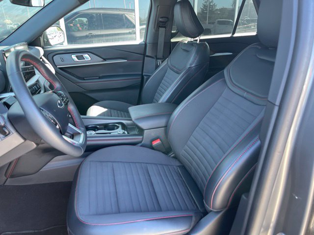 Used 2025 Ford Explorer ST-Line w/ ST-Line Street Pack AWD/4WD image 11