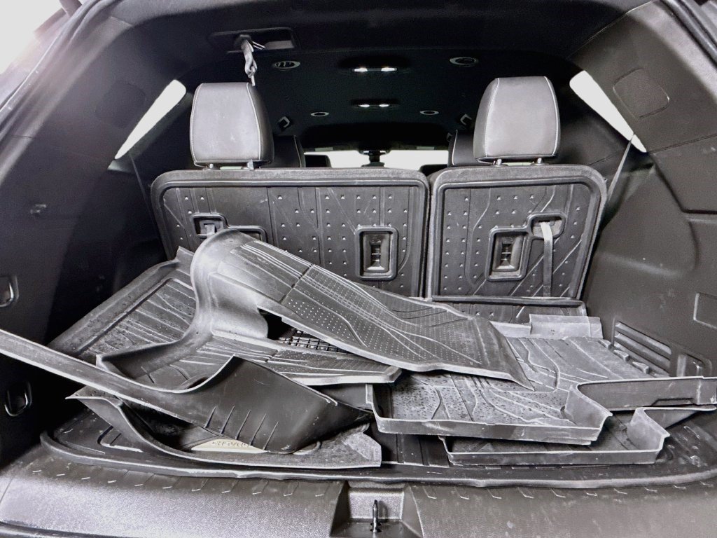 Used 2023 Chevrolet Traverse Premier FWD image 34