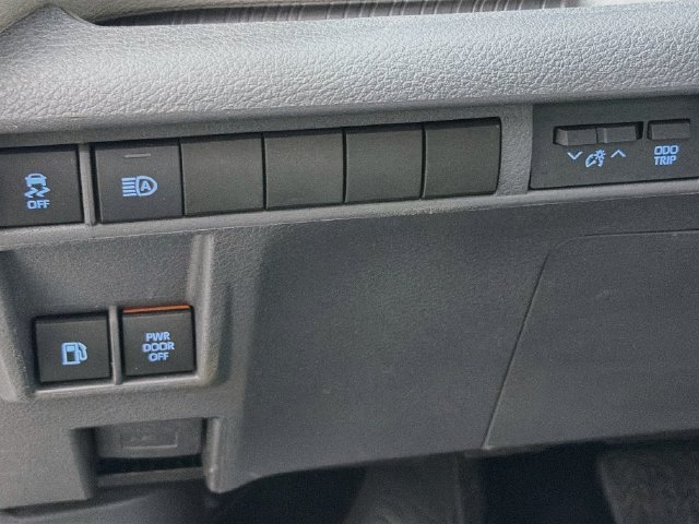 Used 2022 Toyota Sienna XLE w/ XLE Plus Package FWD image 15