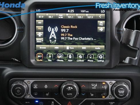 Used 2022 Jeep Wrangler Unlimited Rubicon 4xe w/ Steel Bumper Group AWD/4WD image 15
