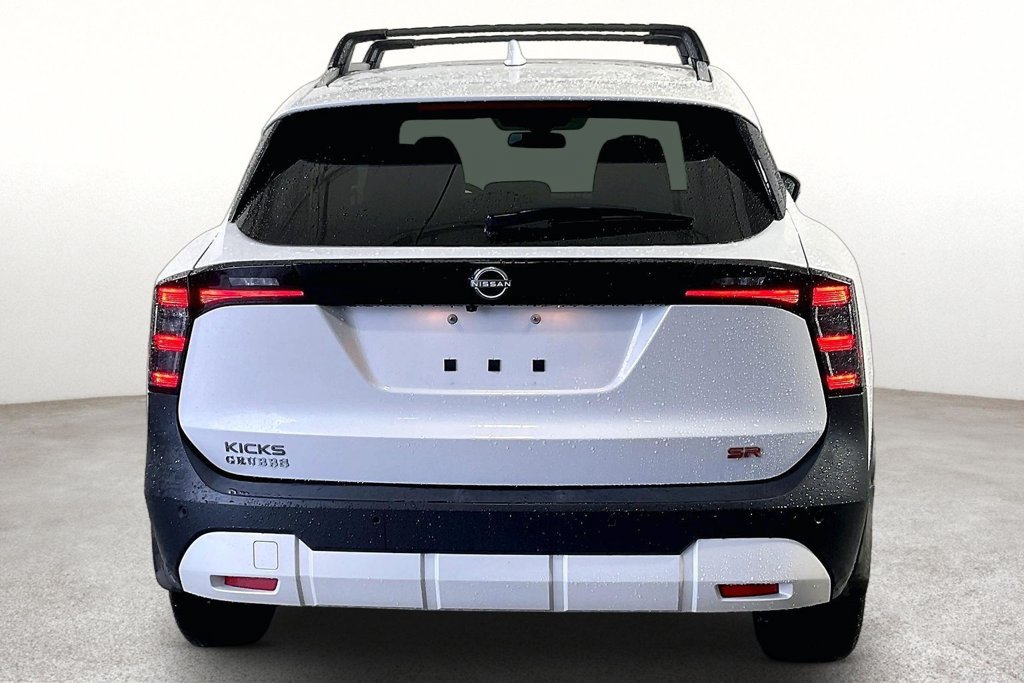 Used 2025 Nissan Kicks SR FWD image 5