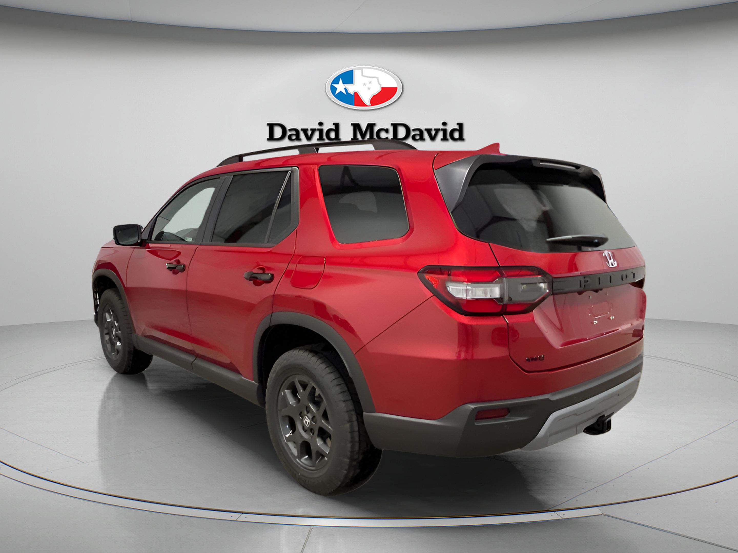 Used 2025 Honda Pilot TrailSport image 4