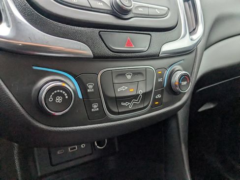 Used 2021 Chevrolet Equinox LT FWD image 17