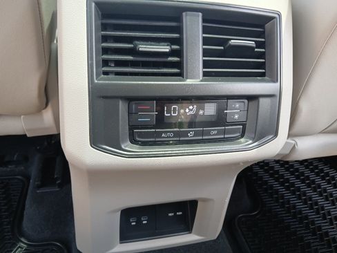 Used 2023 Volkswagen Atlas SEL AWD/4WD image 19