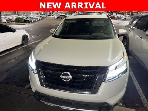 Certified 2024 Nissan Pathfinder Platinum image 4