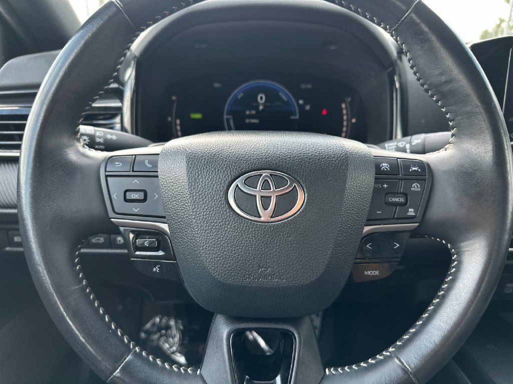 Used 2025 Toyota Camry SE FWD image 21