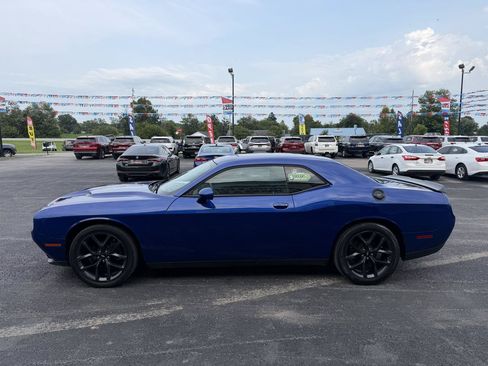 Used 2019 Dodge Challenger SXT w/ Blacktop Package RWD image 7