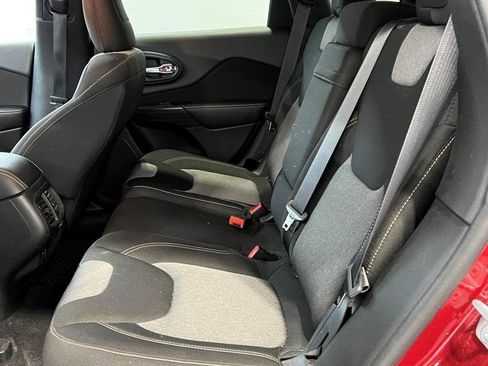 Used 2014 Jeep Cherokee Latitude w/ Comfort/Convenience Group image 4