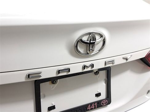 Used 2023 Toyota Camry LE image 9