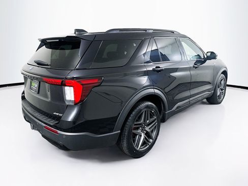 Used 2025 Ford Explorer ST-Line w/ ST-Line Street Pack AWD/4WD image 9