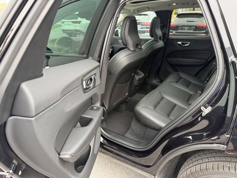 Used 2025 Volvo XC60 B5 Core AWD/4WD image 13