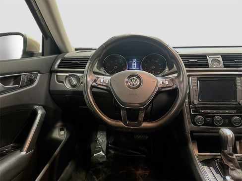 Used 2016 Volkswagen Passat 1.8T SE image 27