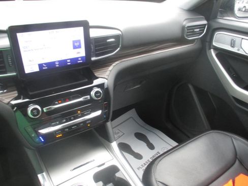 Used 2024 Ford Explorer Limited image 24