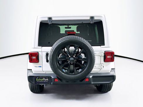Used 2023 Jeep Wrangler Sahara image 7