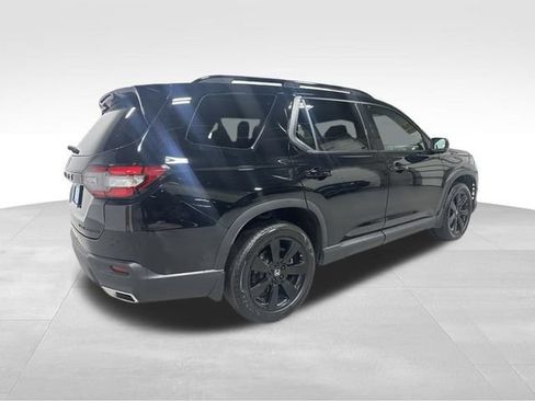 Used 2025 Honda Pilot Black Edition image 6
