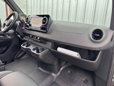 Used 2023 Mercedes-Benz Sprinter 2500 image 14