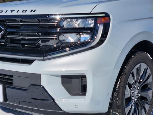 Used 2025 Ford Expedition Platinum w/ Stealth Appearance Package image 8