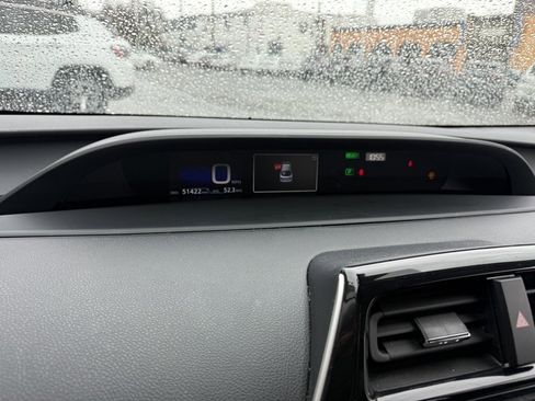 Used 2019 Toyota Prius L Eco w/ Carpet Mat Package image 29