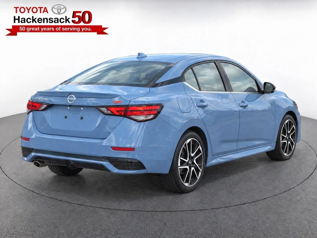 Used 2024 Nissan Sentra SR FWD image 4