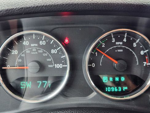 Used 2016 Jeep Wrangler Unlimited Sahara w/ Connectivity Group AWD/4WD image 26