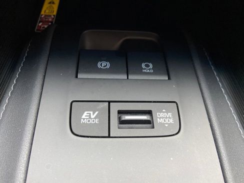 Used 2023 Toyota Venza Nightshade image 34