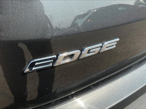 Used 2019 Ford Edge SEL w/ Cold Weather Package image 32