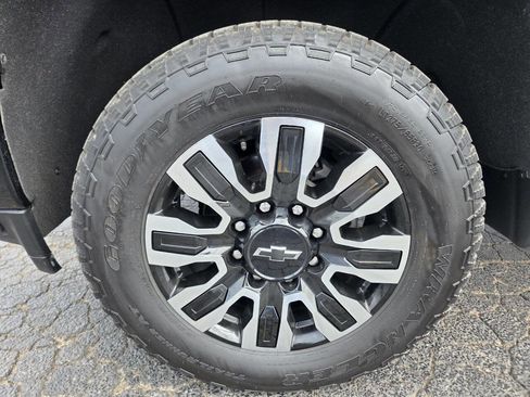 Used 2023 Chevrolet Silverado 2500 Custom w/ Custom Value Package image 22