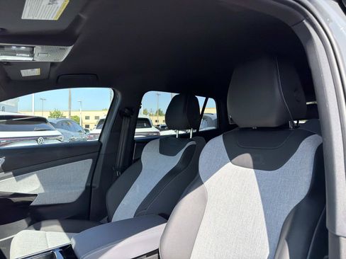Certified 2025 Volkswagen ID.4 Pro RWD image 15