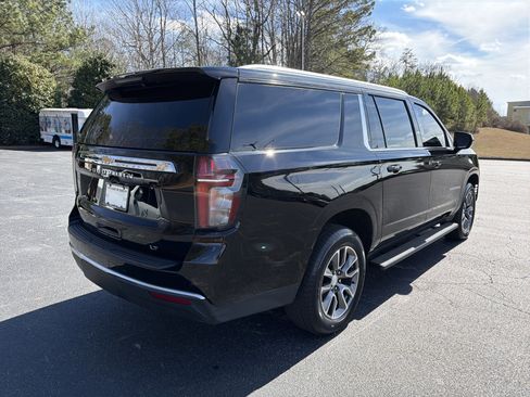 Used 2022 Chevrolet Suburban LT image 5