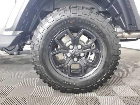 New 2025 Jeep Gladiator Sport image 30