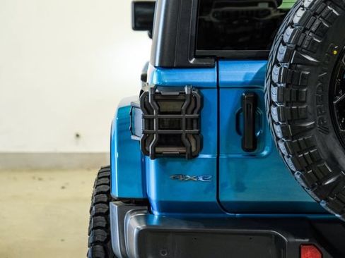 Used 2024 Jeep Wrangler Unlimited w/ Convenience Group AWD/4WD image 32