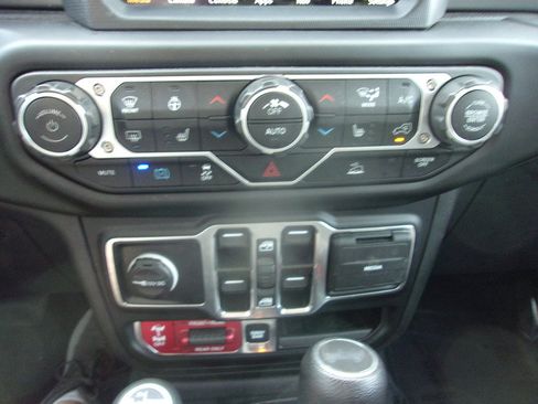 Used 2023 Jeep Wrangler Unlimited Rubicon 4xe w/ Cold Weather Group AWD/4WD image 24