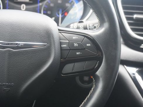 Used 2020 Chrysler Pacifica Touring w/ S Appearance Package FWD image 15