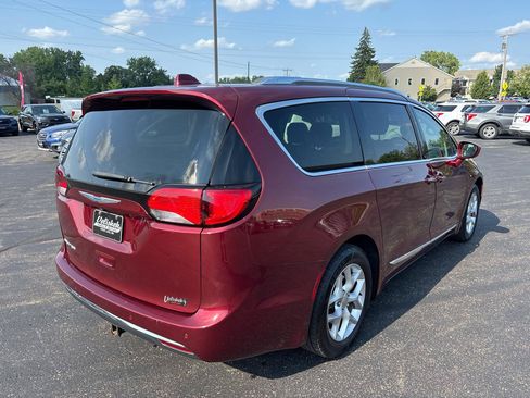 Used 2018 Chrysler Pacifica Touring-L Plus FWD image 3