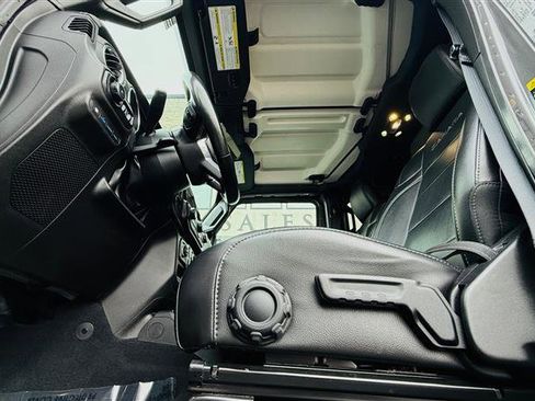 Used 2022 Jeep Wrangler Unlimited Sahara w/ Cold Weather Group image 11