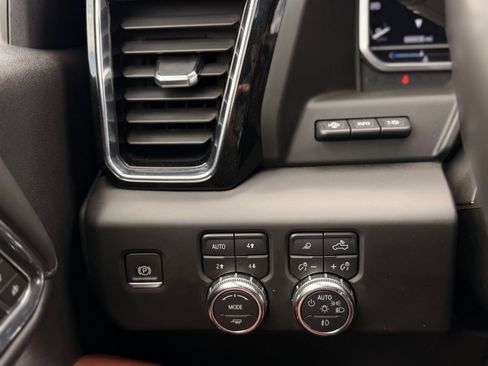 Used 2024 GMC Sierra 2500 Denali Ultimate w/ Max Trailering Package AWD/4WD image 84
