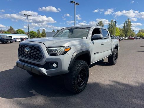 Used 2020 Toyota Tacoma TRD Off-Road w/ TRD Premium Off Road Package AWD/4WD image 3