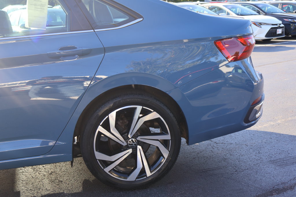 Used 2025 Volkswagen Jetta SEL FWD image 4