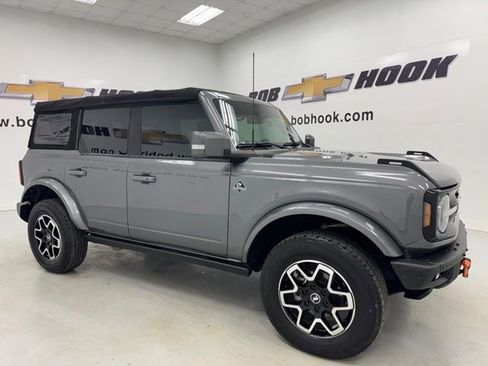 Used 2021 Ford Bronco Outer Banks AWD/4WD image 3