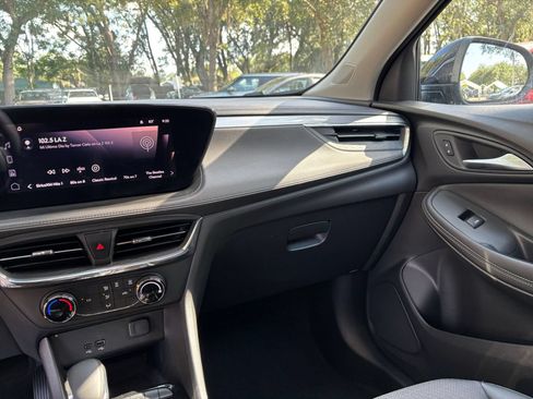 Used 2025 Buick Encore GX Preferred FWD image 34
