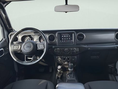 Used 2022 Jeep Gladiator Willys image 15