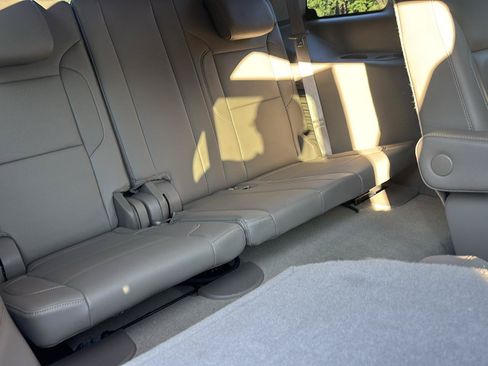 Used 2016 GMC Yukon SLT w/ Open Road Package AWD/4WD image 17