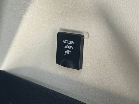 Used 2023 Toyota Sienna Platinum FWD image 14