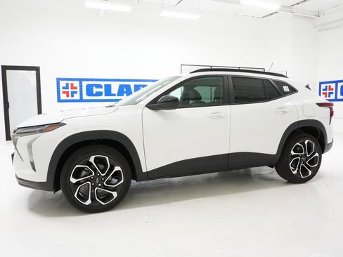 New 2026 Chevrolet Trax RS w/ Sunroof Package FWD image 10