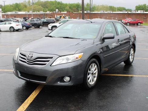 Used 2010 Toyota Camry XLE FWD image 2